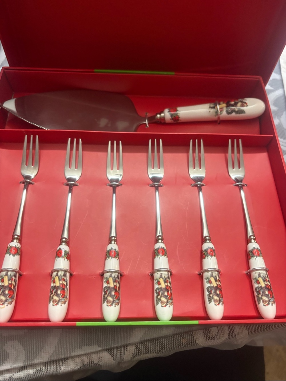 Festive White Ceramic-Handled Cake Server and Dessert Fork Set